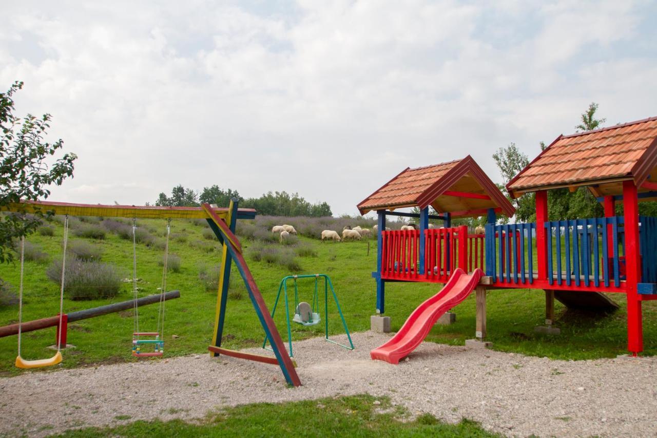 Lavanda Farm Apartmani Rakovica Exteriér fotografie